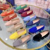 En Kaliteli Marka Resmi Tasarımcı Elbise Ayakkabı Lüks İtalyan Kadın Süet Loafers Moccasins Kayısı Deri Sırık Kaydırıcılar Düz Ayakkabılarda Fabrika Ayakkabıları Kutu 35-41
