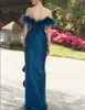 Elegante lange blauwe off-shoulder galajurken met veren zeemeermin taffeta rug robe de soiree vloer lengte formele feestjurken voor vrouwen
