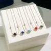 Hänge halsband mode enkel personlighet pärla halsband kvinnors röda agat grön malachite lysande varumärke smycken ros guldblå ​​230804