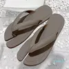 Slippers Platte Vrouwen Rubber Antislip Flip-flops Strandschoenen Dames Badkamer Comfort Slides Split Toe Casual Vrouw