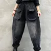 여자 청바지 2023 스프링 아트 스타일 여성 탄성 허리 패치 워크 격자 무늬 면화 데님 하렘 바지 포켓 디자인 빈티지 느슨한 v932