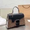 Tasarımcı çanta omuz çantaları bayanlar çapraz kanatlı çanta deri çanta moda trend mektubu yılan cilt desen