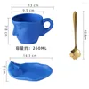 Tasses Soucoupes Artistique Baiser Visage Céramique Oreille Suspendu Main Rinçage Tasse À Café Plat Cuisine Boire Ensemble Trois Pièces Couleur Unie Affichage