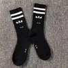 Chaussettes athlétiques pour hommes et femmes sport Chaussettes en lettre tricotées Designer de luxe Longueur cheville ami Sports hommes femmes tricotées streetwear chaussette extérieure