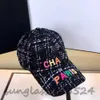 La moda va con tutto Cappellini da baseball Berretto da baseball da donna Moda uomo Patchwork Ricamo Casquette Coppia Lettere color arcobaleno Cappelli