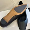 Row Ayakkabıları Tasarımcı Kadın Elbise Ayakkabı Düz ​​Nişanlı Sandalet Ofis Düğün Ayakkabıları Sıradan Ayakkabı Kambsini Loafers Siyah Beyaz Wiht Kutusu