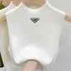 Designer Womens T Shirts ärmlös kvinna västar Summer Tanks Sticked Vest Short Shirt Lady Slim Bra Vests Silk Tops Solid Vintage T Shirt Femme