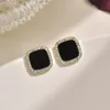 Black Stud Earring Women Designer Black Oxide Earrings Bridal Platinum Jewelry Jhumka Girls Streck Säker liten diamant runt fyrkantig örhänge