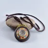 Collane con ciondolo Unico etnico fatto a mano in corda Nepal Collana in legno Lotus OM Mantra Buddha Amuleto Uomo Donna Gioielli