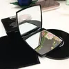 CC dobráveis espelhos femininos designer de moda preto espelho de maquiagem portátil suave espelhos cosméticos de dupla face para viagens ferramentas de maquiagem