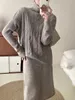 Arbeitskleider Zweiteiliges Set für Frauen Herbst Winter Pullover Elegant Stehkragen Strickpullover Damen Kleidersets Wickelhüftrock Koreanisch