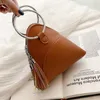Akşam çantası püskül çantası kadın edebi tekli azınlık tasarım crossbody trend kadın sevimli yüzük çanta üçgen 230824