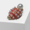 Broches Ancienne broche en perles de conque en émail fabriquée à partir d'antiquités occidentales médiévales