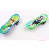 Novidade jogos 100 pçslote desenhos animados dedo skate PVC modelo desktop slide play atacado brinquedo de presente infantil 230803