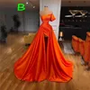 Corail Satin Élégant Formelle Robes De Bal Plissée Une Épaule Longue Jupe Femmes Deuxième Réception Robes De Soirée Arabe Aso Ebi Une Ligne Soirée Formelle Occasion Robe CL2664