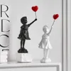 Decoratieve objecten Beeldjes Flying Balloon Girl Statue Sculpturen en beeldjes Woonkamerdecoratie Woondecoratie en tafelaccessoires Bureauaccessoires 230804