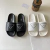 nieuwe dames heren rubber Slide driehoek mode sandalen Slipper buiten platte sandaal 10a hoge kwaliteit designer schoen Zomer Strand Slippers Luxe Lederen slides