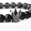 Charm Armband Classic King Crown Design Couples 4 Color Natural 8mm Stone Pärlor Armband för män Kvinnans smycken gåva 2023