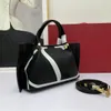 Sac à main pour femme de créateur Sacs de shopping de loisirs en Europe et aux États-Unis Sac à bandoulière en cuir de vache de luxe Sac à main horizontal de mode de déplacement de classe