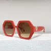 2024 Designer Mode New Luxury Designer Der neue Valentiner Red Trend Ins derselben großen Rahmen Frauen unregelmäßige Sonnenbrille VA4053