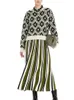 Kvinnors tröjor Autumn Women mode set kvinnlig lång ärm Oneck Geometriskt mönster Jacquard Knittröja eller Aline High midje Strips kjol 230804