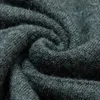 Maglioni da uomo autunno e inverno Il maglione da uomo in lana è una base per giovani maglioni lavorati a maglia spessa di mezza età.