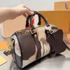 Crossbody Bag Luxury Bag Tasarımcı Çanta Kadın Mini Yastık Omuz Çantaları Çanta Bayanlar Deri Çanta Moda Klasik Kahverengi Çiçek