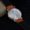 Polshorloges Minimalisme Damespolshorloge Mannelijk en vrouwelijk Logo Dames lederen band Interessante dame Quartz Montre Femme