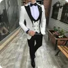 Neues Design One Button Elfenbein Bräutigam Smoking spitzes Revers Trauzeugen Herrenanzüge Hochzeit Abschlussball Abendessen Blazer Jacke Hose Weste Krawatte K255233J