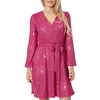 Mini robe à paillettes scintillantes pour femmes avec manches longues, encolure en V et taille ceinturée - Parfait pour les fêtes Silhouette A-ligne