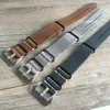 Uhrenarmbänder Handgefertigtes Retro-Braun-Grau-Lederarmband G10 20 mm 22 mm 24 mm 26 mm Mad Horse Skin Herren mit geschnitzter Schnalle