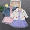 Jaquetas 0-4 anos meninas primavera e outono casaco cartoon top nova menina cartoon jaqueta jeans vestido de mangas compridas duas peças R230805