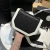 Chanei Tasarımcı Çanta Corss Vücut Çanta Omuz Çantası Tasarımcı Crossbody Bag Bayan Çantalar ve Çantalar Leydi Debriyaj Çantası Moda Zinciri Çantalar Siyah ve Beyaz Renk Şeması20cm