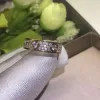 Wysokiej jakości projektant Pierścień Pełny diamentowy tytanowy stal Srebrny Pierścień Miłości Mężczyźni i kobiety Rose Gold Pierścienie dla miłośników Para biżuterii Prezent