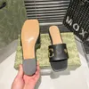Designer europeo con tacchi ad alto tacco da donna Sandals in stile pantofole importato in pelle vera femmina ha tag femminile in gomma 2023 Nuova qualità di qualità