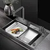 Nano Black Step Kitchen Sink SUS 304 Rostfritt stål 4mm tjocklek Handgjord över Mount Waterfall -kran Kitchen Sinks