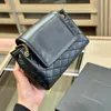 2023 Bolsa de ombro feminina crossbody de venda imperdível Ferragens de alta qualidade e couro genuíno Design de marca de luxo Elemento xadrez Casual Compras essenciais para mulheres