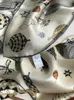 Schals Luxus-Schal aus reiner Maulbeere, Wickelschals, 110 quadratische Marken-Bandanas aus Seide mit handgefertigter Haarsaum-Rollenstola, 110 cm