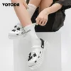 Pantofole Piattaforma Donna Pantofole estive Zoccoli Outdoor Casual Sandali da spiaggia antiscivolo Cartoon Cute Hole Slides con Charm Scarpe colorate 230804