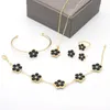 Conjuntos de joias de casamento 5 pçsConjunto de padrão de flor conjunto feminino para trevo Brincos de presente de dama de honra Colar Acessórios 230804