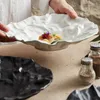 レストランのための不規則な丸いディナープレート磁器のしわのデザインサラダデザート皿ディーププレート