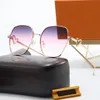 Luxurys Designers Güneş Gözlüğü Madam Gözlük Avrupa ve Amerikan Moda Cinsiyet Metal Çerçeve Kalp Tasarımı Çok Renkli Seçenek Kare Güneş Gözlükleri Saklama Kutusu