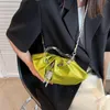이브닝 백 고급 ruched 여자 가방 2023 핸드백에있는 트렌드 실크 체인 미국 세련된 세련된 포인트 고급 디자이너 메신저