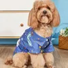 Vêtements pour chiens Chemise Revers Conception Fermeture à bouton Texture douce Espace Imprimé Chat de compagnie Chemisier à deux pattes Usage quotidien Tissu de refroidissement d'été