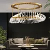 シャンデリアリビングルームのための天井のシャンデリアクリエイティブデザインラウンドベッドアクリルランプブラシ付き金色の家の装飾照明器具