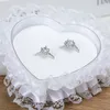 Confezione regalo in pizzo bianco a forma di cuore con anello a forma di cuscino, supporto per cuscino da esposizione romantico per la decorazione della cerimonia di San Valentino