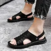 Sandalias Zapatos de playa de verano Patrón de cocodrilo Cuero de alta calidad Zapatillas antideslizantes para hombres Transpirable Dos usos para hombres