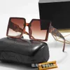 2024 Luxusdesigner neuer Luxusdesigner Windy großer Rahmen für Frauen modische und personalisierte Box Internet Rote Sonnenbrille Tourismusdekoration Sonnenschirme