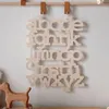 Objets décoratifs Figurines Nursery Room Decor Alphabet Wall Hanger Lettres en bois Maison Fenêtre en forme de pendentif Bébé Chambre d'enfant Décorations nordiques Po Props 230804