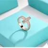T Home T-förmiger Ring aus Roségold mit Diamantgeflecht, rot mit Diamant und weißem Perlmuttring, modisches Weihnachtsgeschenk